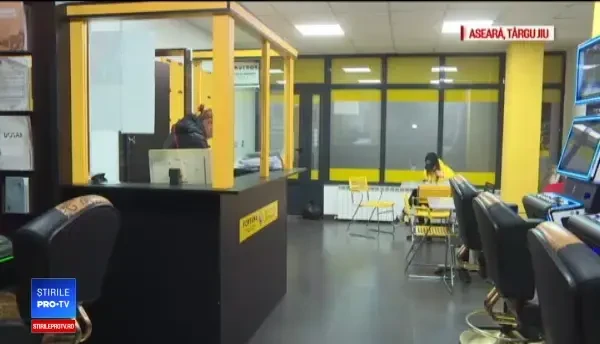 Jaf la Târgu Jiu. Angajata unei case de pariuri, amenințată cu cuțitul și lovită