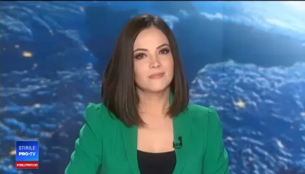 Pui de urs, blocat într-un tomberon, la Băile Tuşnad. Cum a reacționat ursoaica