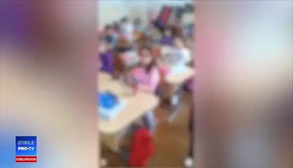 O învățătoare s-a filmat în timp ce țipa la copii, apoi a distribuit videoclipul părinților