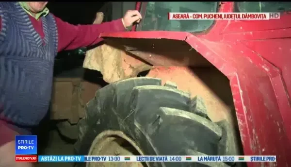 Bărbat, la un pas de moarte după ce tractorul s-a prăbușit peste el