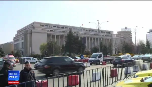 Transportatorii au blocat Capitala şi au obţinut ca autobuzele vechi să rămână pe trasee