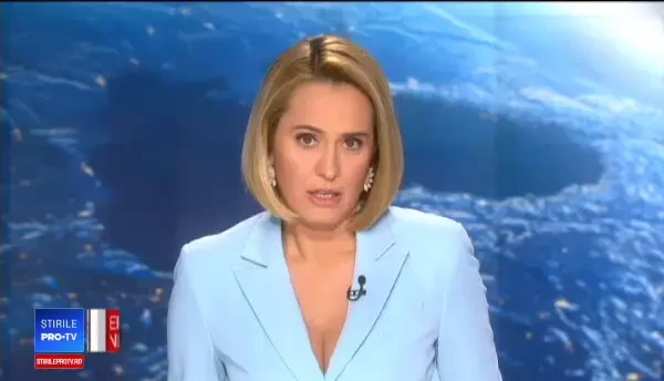 Mașină în flăcări pe un bulevard din Capitală. Șoferul a reușit să se salveze