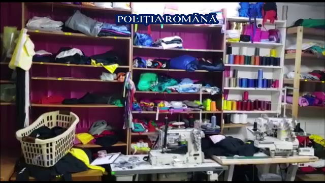 Femeie din Alba reținută pentru că ar fi contrafăcut haine de firmă. Câți bani avea în casă