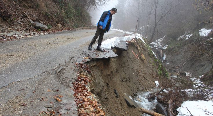 Situl Sarmizegetusa este deschis pentru turiști, deşi drumul nu poate fi folosit de mașini