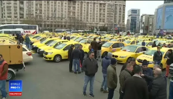 Reacția unui taximetrist surprins dormind la volan, în timpul protestului: „Să îi termine”