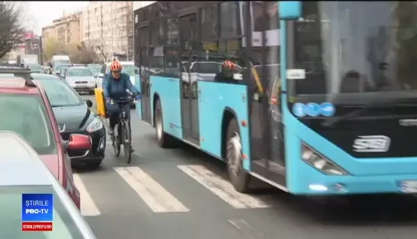 Englezii au „autostrăzi pentru biciclete”, iar cicliștii de la noi merg printre mașini