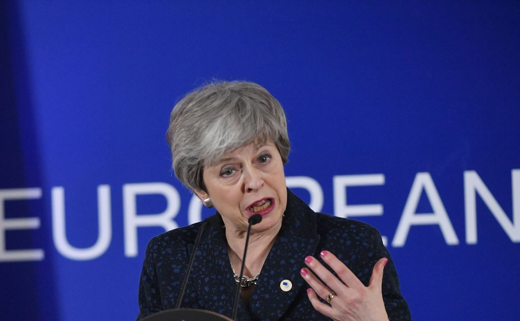 Theresa May anunţă că va demisiona înainte de următoarea fază a Brexitului