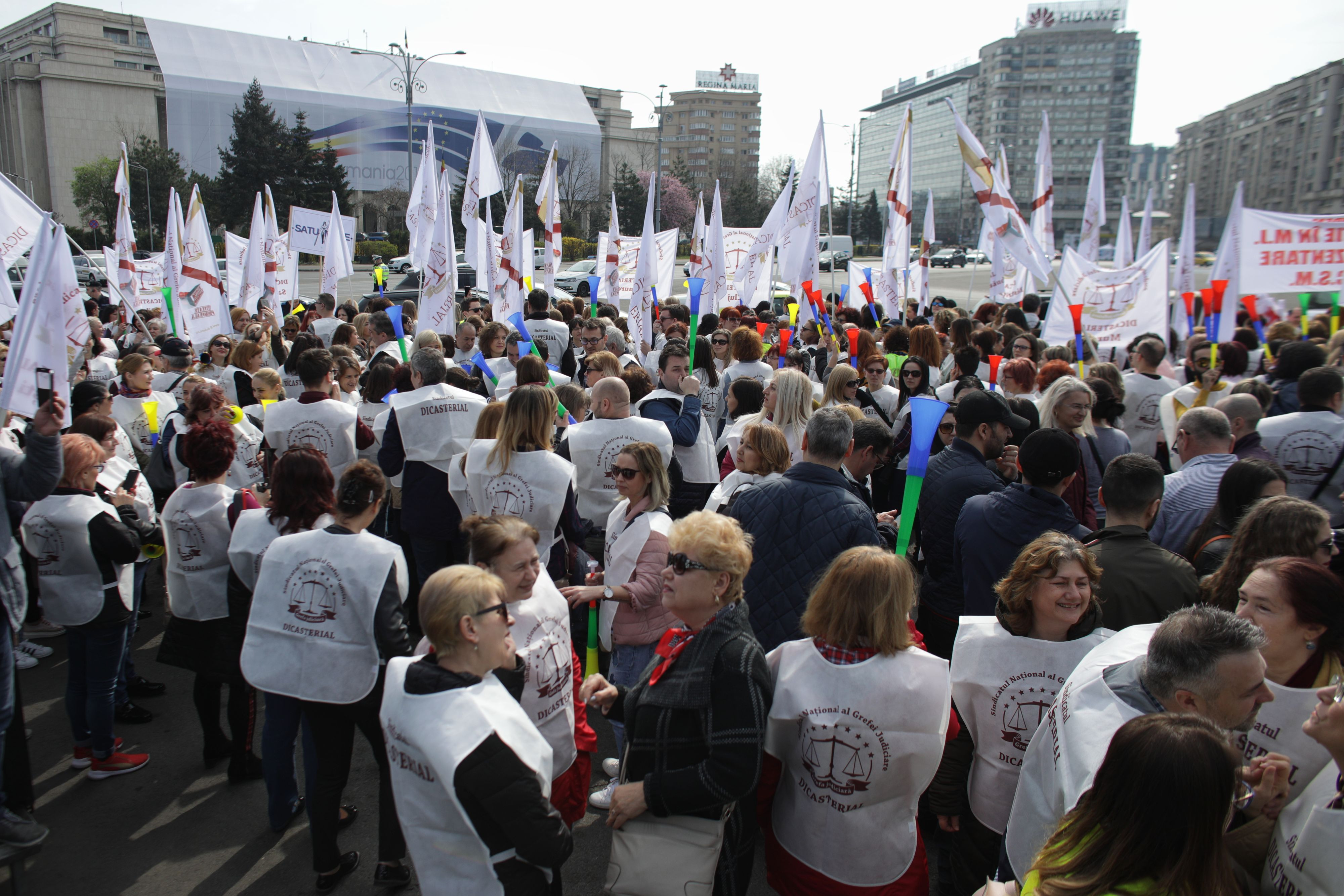 Peste 1.500 de grefieri au protestat în Capitală. „Suntem nemulțumiți de Legile Justiției”