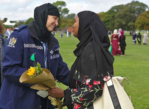Femeile din Noua Zeelandă au purtat văl în semn de solidaritate cu musulmanii