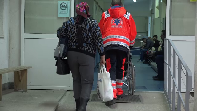 Profesor de religie acuzat că ar fi bătut un elev: "L-a izbit cu capul de perete"