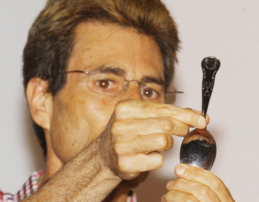 Un celebru paranormal ameninţă că va opri telepatic Brexit. Mesajul său pentru May