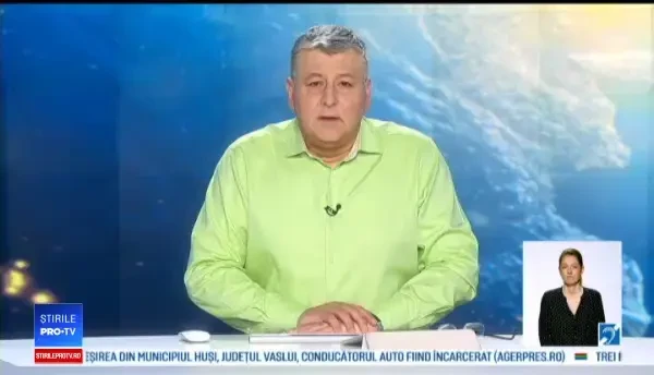 Copil grav rănit, după ce a fost prins între o remorcă şi un morman de pământ