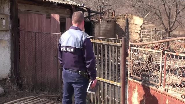 O adolescentă din Bacău și-a înjunghiat mama. După incident, fata a fugit de acasă