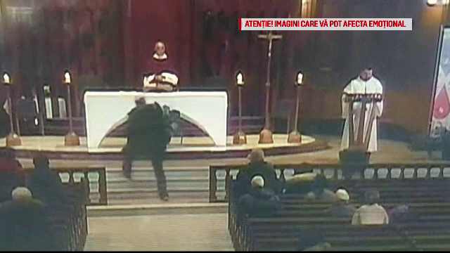 Detalii şocante despre românul care a atacat un preot la slujbă. "A rupt cuţitul în el"