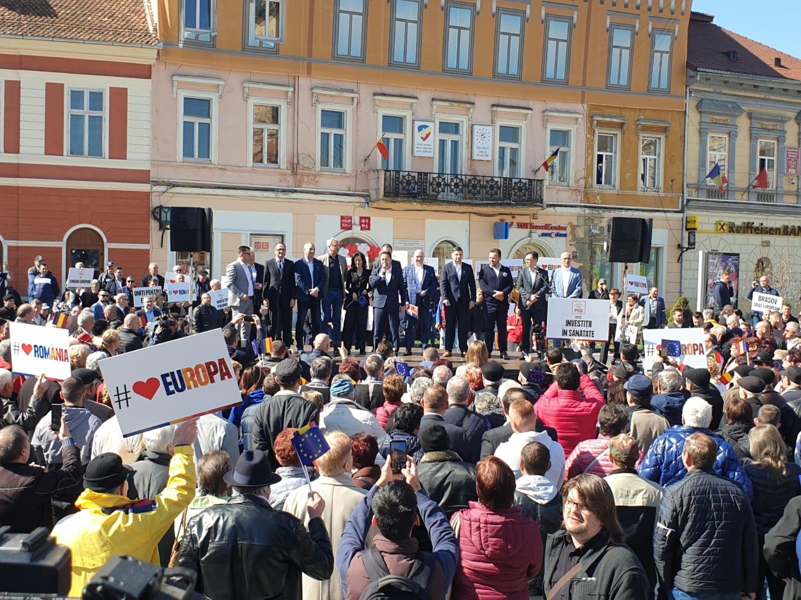 Bătaie cu pumnii și picioarele în timpul mitingului PSD, la Brașov. VIDEO