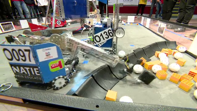 Bătălie a roboţilor, la Bucureşti, sub privirile unei laureat al premiului Nobel