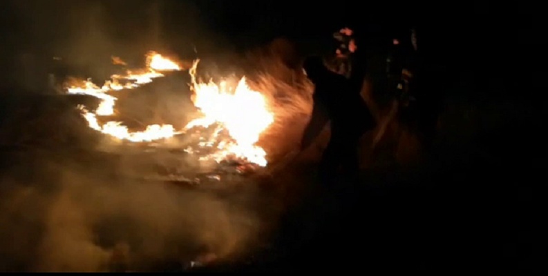 Misiune dificilă în Vaslui. 50 de pompieri au intervenit pentru lichidarea unui incendiu