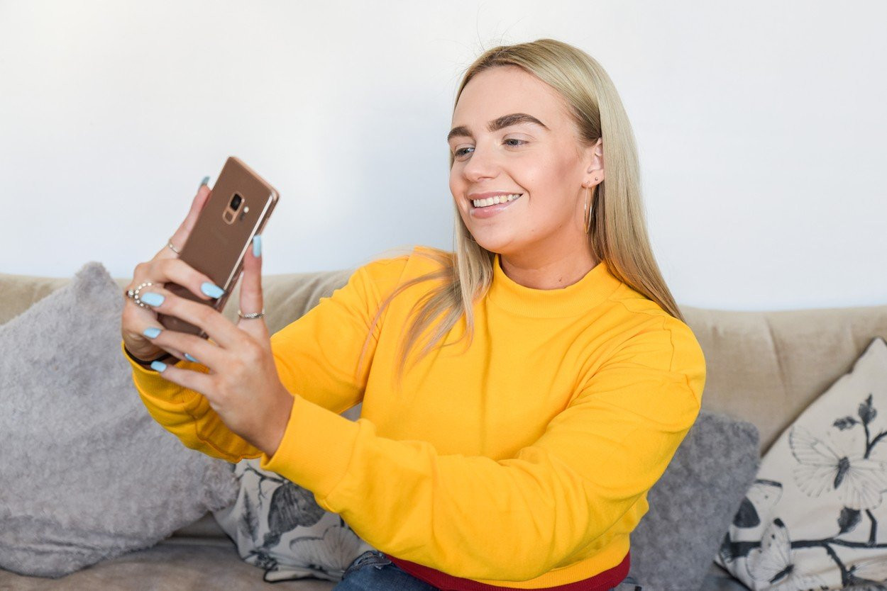 Face mii de lire pe lună din selfie-uri. FOTO: imaginile la care bărbaţii se abonează