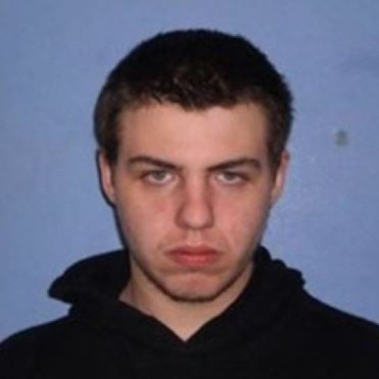 Bărbat arestat după ce a bătut un pedofil prins în timp ce molesta un copil