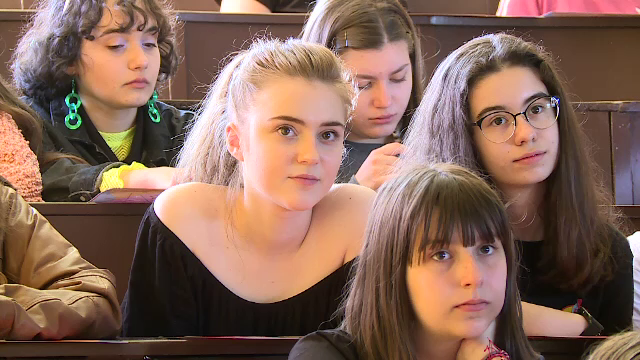 Lecție pentru elevi. Ce-ar putea face dacă ar economisi banii de cafea în fiecare zi