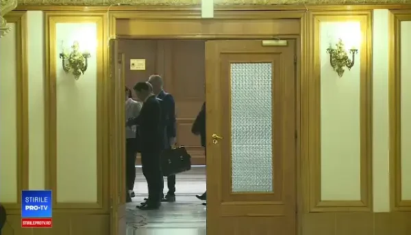 VIDEO cu Dragnea afectat de hernie, înainte și după ce a dat cu ochii de jurnaliști