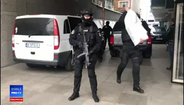 Drogurile găsite sub o barcă pe Dunăre au ajuns la Bucureşti. Cui îi aparţineau