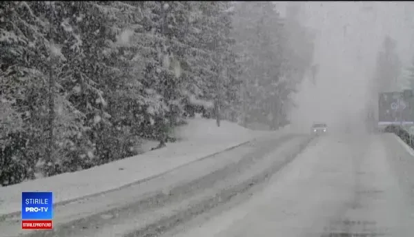 Frigul s-a întors în România. La munte, oamenii s-au luptat cu zăpada