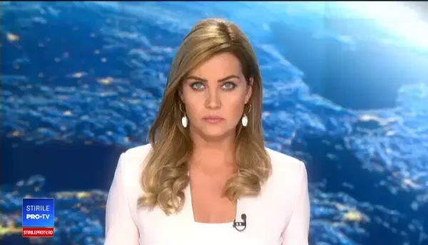 Clipe de groază pentru o elevă. Atacată de un bărbat dezbrăcat, în scara unui bloc