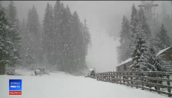 Frigul s-a întors în România. La munte, oamenii s-au luptat cu zăpada