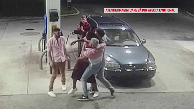 Bărbat bătut de un grup de tineri, în benzinărie. De ce i-a lăudat poliţia după incident