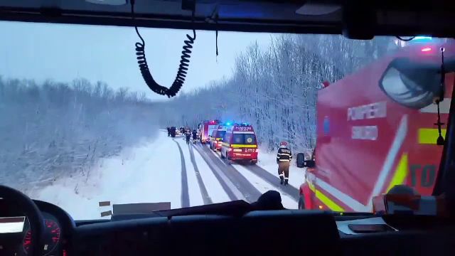 Planul Roșu activat la Iași, după ce un microbuz cu 21 de persoane s-a răsturnat