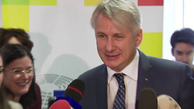 Guvernul schimbă OUG 114. Economiștii spun că ratele în lei vor crește, în loc să scadă