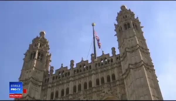 Speriați de un posibil BREXIT fără acord, britanicii își fac provizii de mâncare