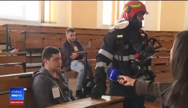 Reacția studenților de la ASE în timpul unei simulări de seism puternic