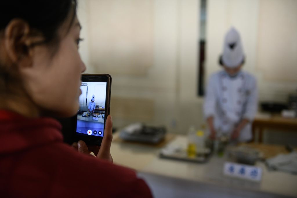 Cum arată cel mai nou model de smartphone produs în Coreea de Nord. FOTO