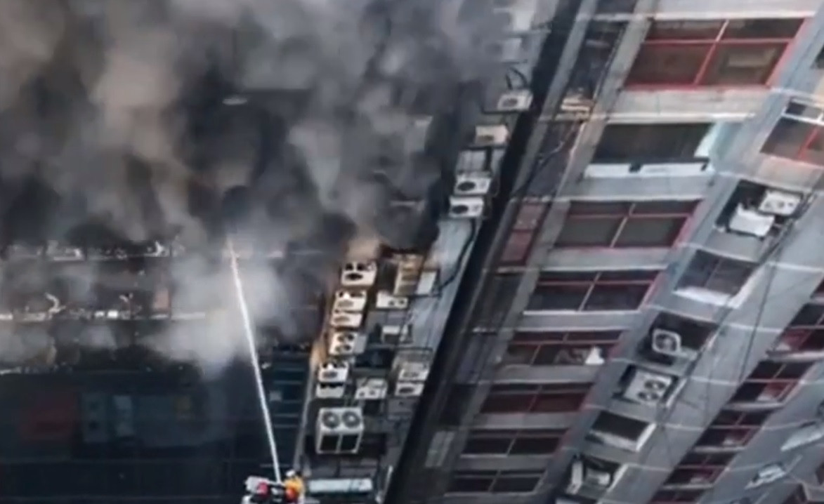 Incendiu puternic în Bangladesh. Cel puțin 27 de răniți. VIDEO