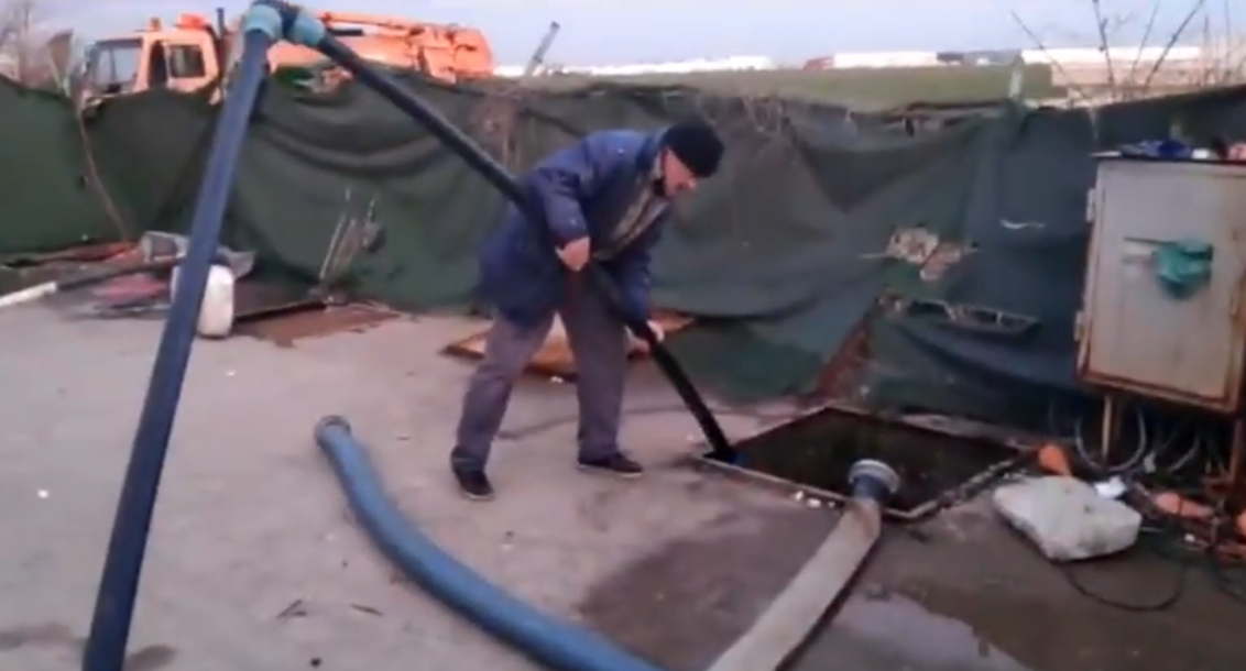 România, o toaletă în curtea Europei! Filmare revoltătoare cu dejecții aruncate în public