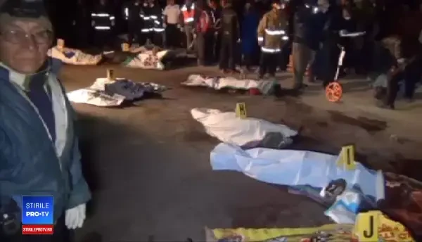 Tragedie de proporții:18 oameni, uciși de un șofer în timp ce se uitau la alt accident