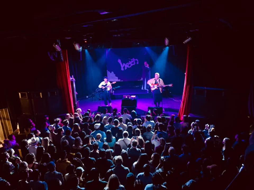 Membrii unei formații celebre și managerul lor au murit într-un accident de mașină