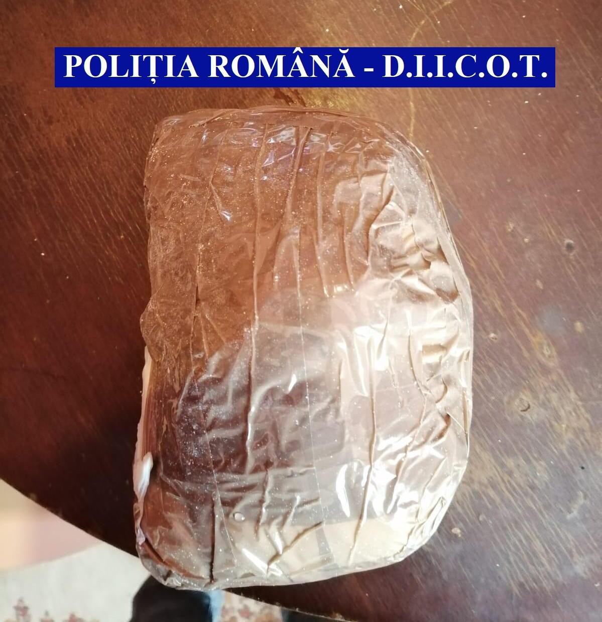 Rețea de trafic de droguri de mare risc descoperită de DIICOT. Ce s-a găsit la percheziții