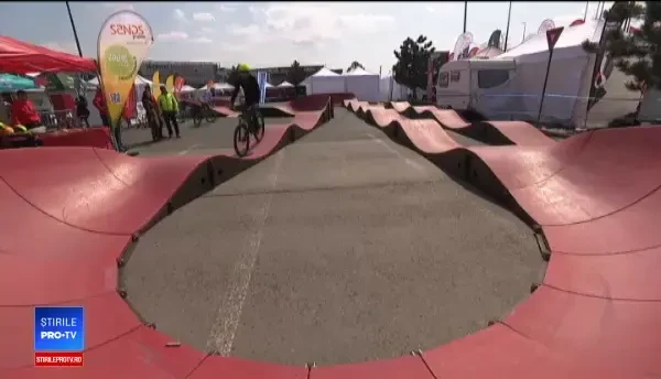 Românii cumpără tot mai multe biciclete. Câte persoane au trecut în 3 luni pe pista de la Victoriei