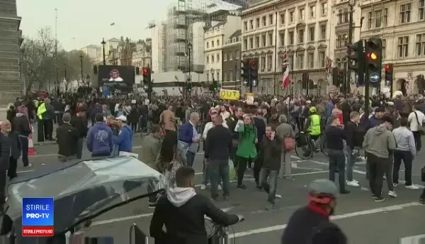 Mii de susținători ai Brexit au protestat după votul negativ din Parlament: ”Ruşine să vă fie!”
