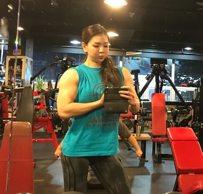 Este poreclită ”Barbie Musculoasa”. Cum arată corpul acestei tinere. GALERIE FOTO