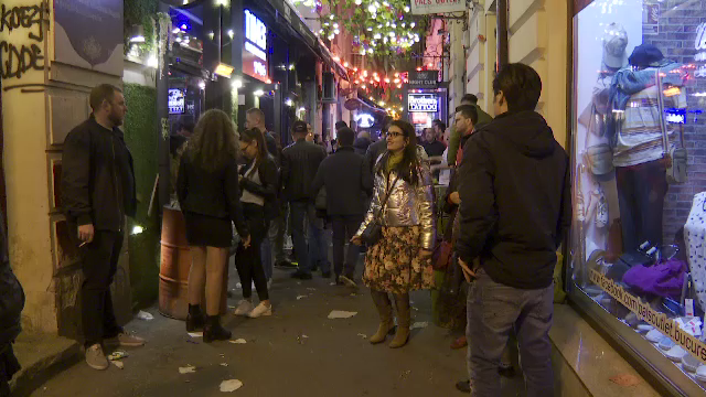 Cum au petrecut tinerii în cluburi ora Pământului și ora de vară