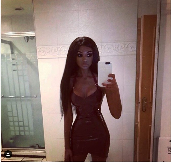 Cum arată tânăra dependentă de solar. E acuzată că vrea „să schimbe rasa”. GALERIE FOTO