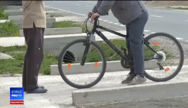 Bătrână păcălită de doi falși electricieni, în Dâmbovița: „Sile, mi-a furat banii!”