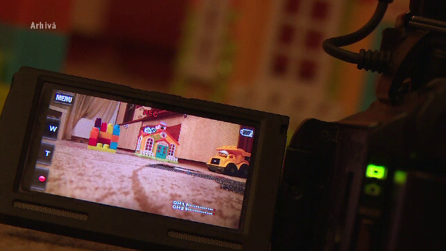 Motivul pentru care un bărbat s-a filmat bătându-şi cu sălbăticie copii. "Poate se îndură"