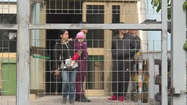 Zeci de italieni s-au opus mutării unor familii de romi în cartierul lor: ”Spun că furăm”
