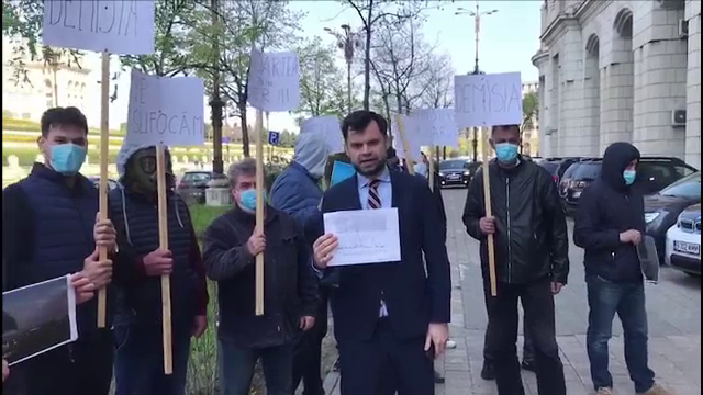 Primarul Ploieștiului a protestat în fața Ministerului Mediului. Ce a vrut să transmită