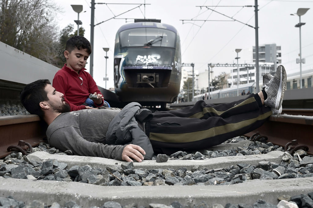 Ciocniri violente între poliția elenă și migranți, în urma unor informații false. FOTO